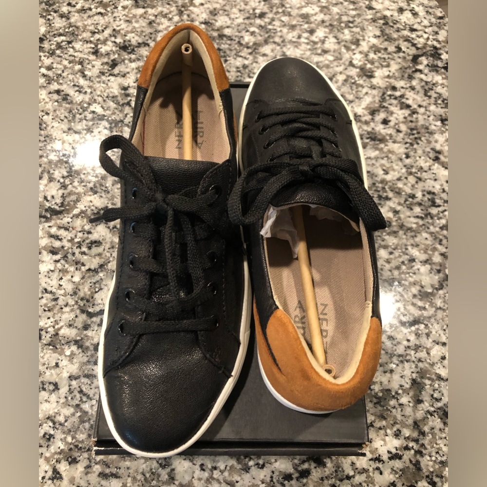 Naturalizer Black and Tan Low-Top Sneakers